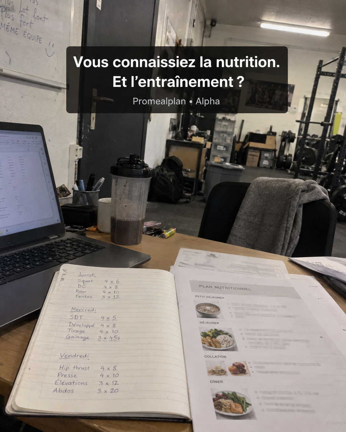 Illustration d'un espace de travail de coach avec des notes d'entraînement et de nutrition