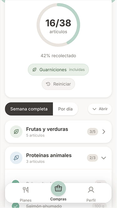 Lista de compras interactiva Promealplan en móvil con artículos marcables para preparación de comidas